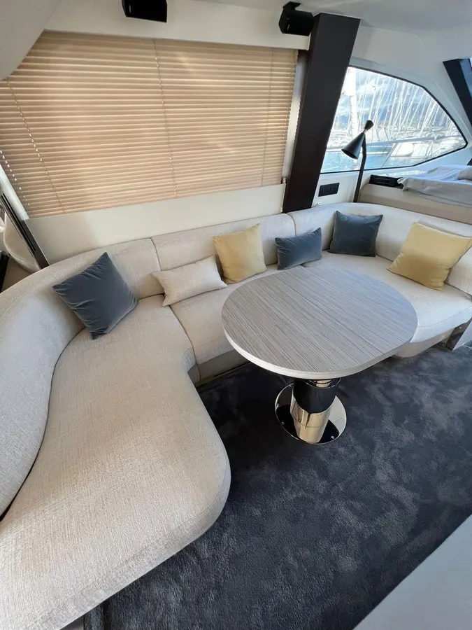 Azimut 55 — Interior photo 4