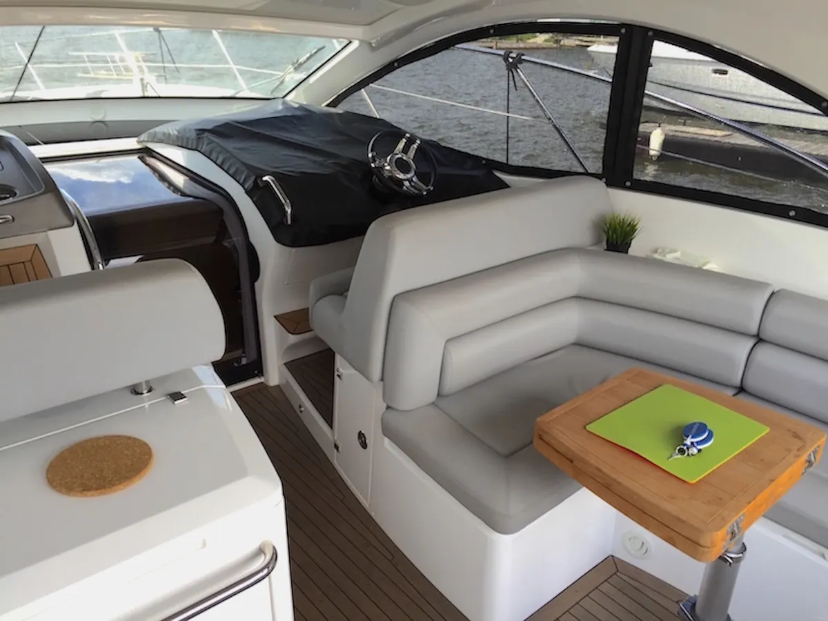 Sunseeker Portofino 40 — Interior photo 1
